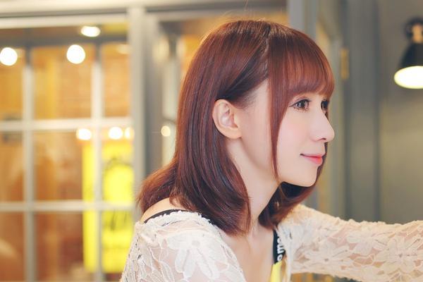咖啡馆里的妹子摄影宽屏壁纸(10)